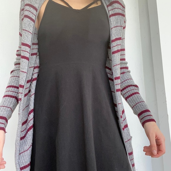 Gray and maroon striped cardigan - Picture 3 of 4